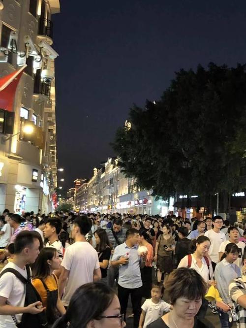 年轻人涌入捏门,
