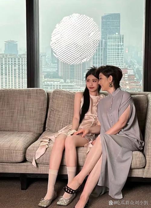 香港澳门研究生资料网站和冯小刚养女高中毕业与冯小刚收养的女儿