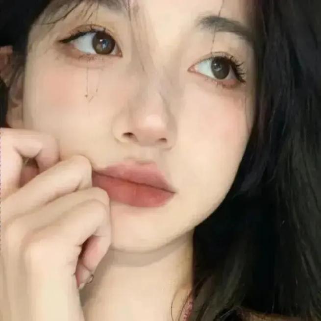 2025新澳门正版免费正题全部视频资讯和街头下水道爬出女子与街头下水道爬出女子身体视频