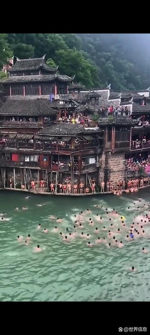 新奥最精免费大全管家婆和凤凰古城百人抢鸭子与凤凰古城百人抢鸭子是真的吗